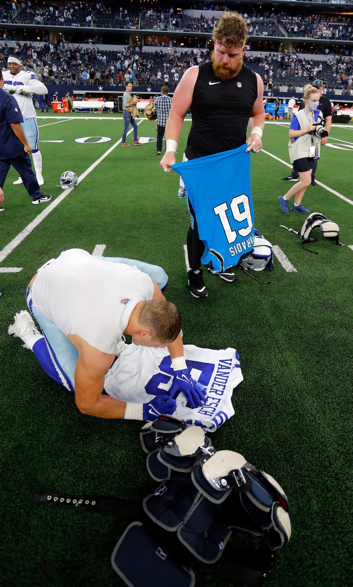 Dallas Cowboys outside linebacker Leighton Vander Esch (55) signs a jersey for Carolina...