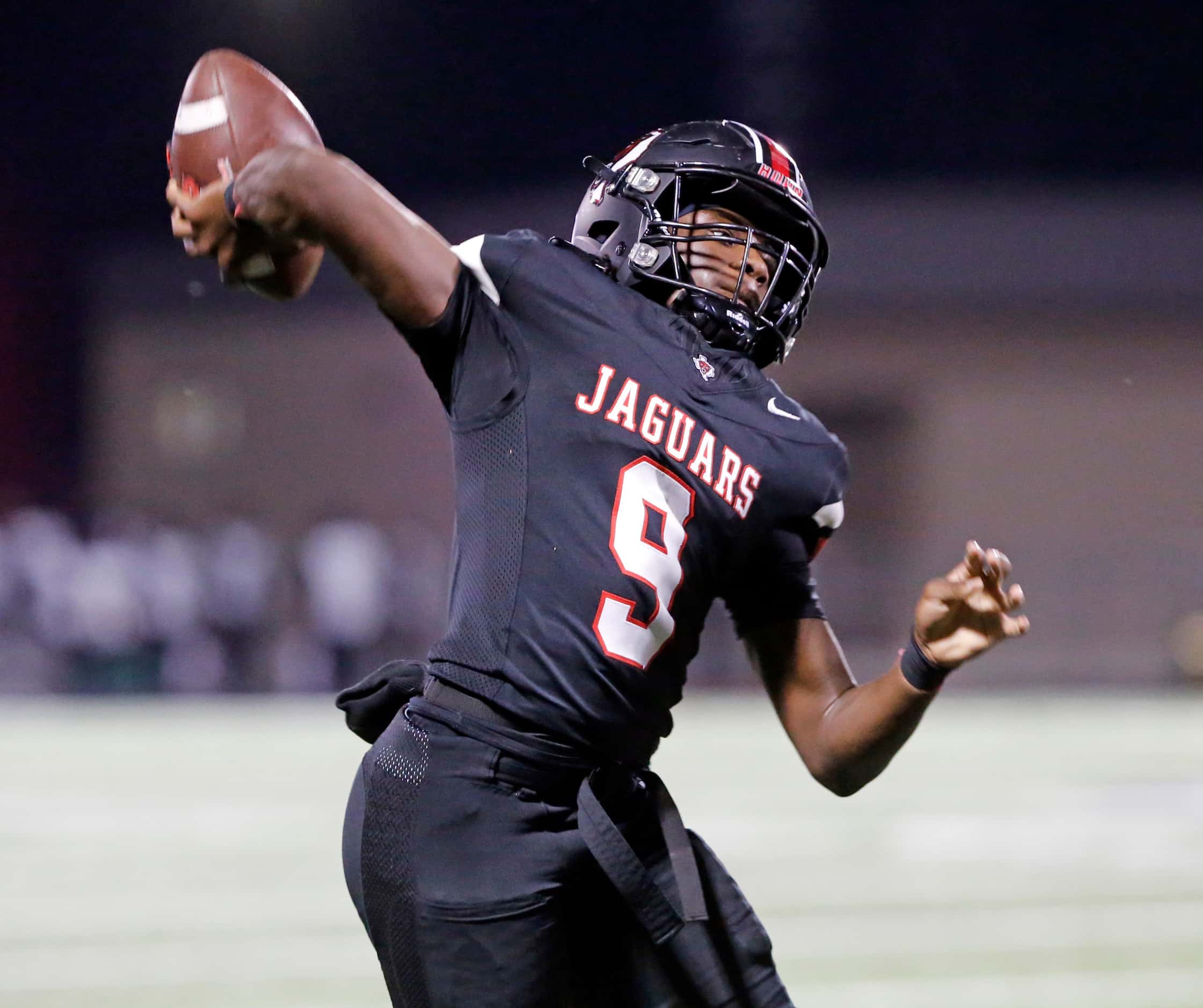 The Mesquite Horn high QB Raheem Beck (9) throws a pass during the first half of a high...