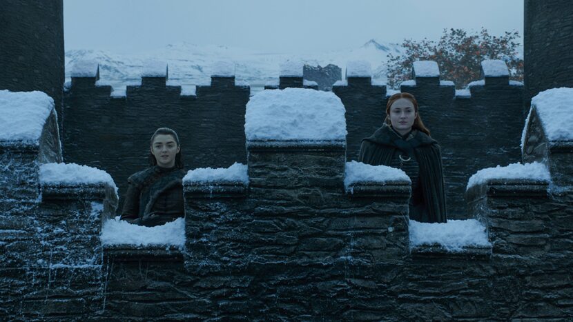 Maisie Williams y Sophie Turner que interpretan a Arya y Samsa respectivamente. Las hermanas...