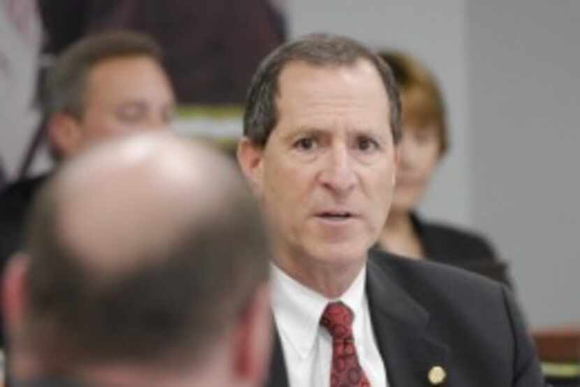  Lee Kleinman at a police and fire pension fund board meeting in 2014 (Ron Baselice/Staff...