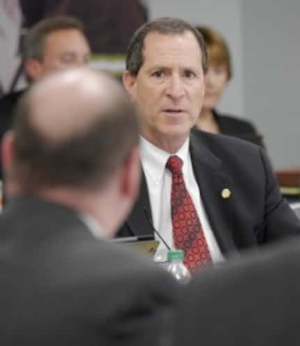  Lee Kleinman at a police and fire pension fund board meeting in 2014 (Ron Baselice/Staff...