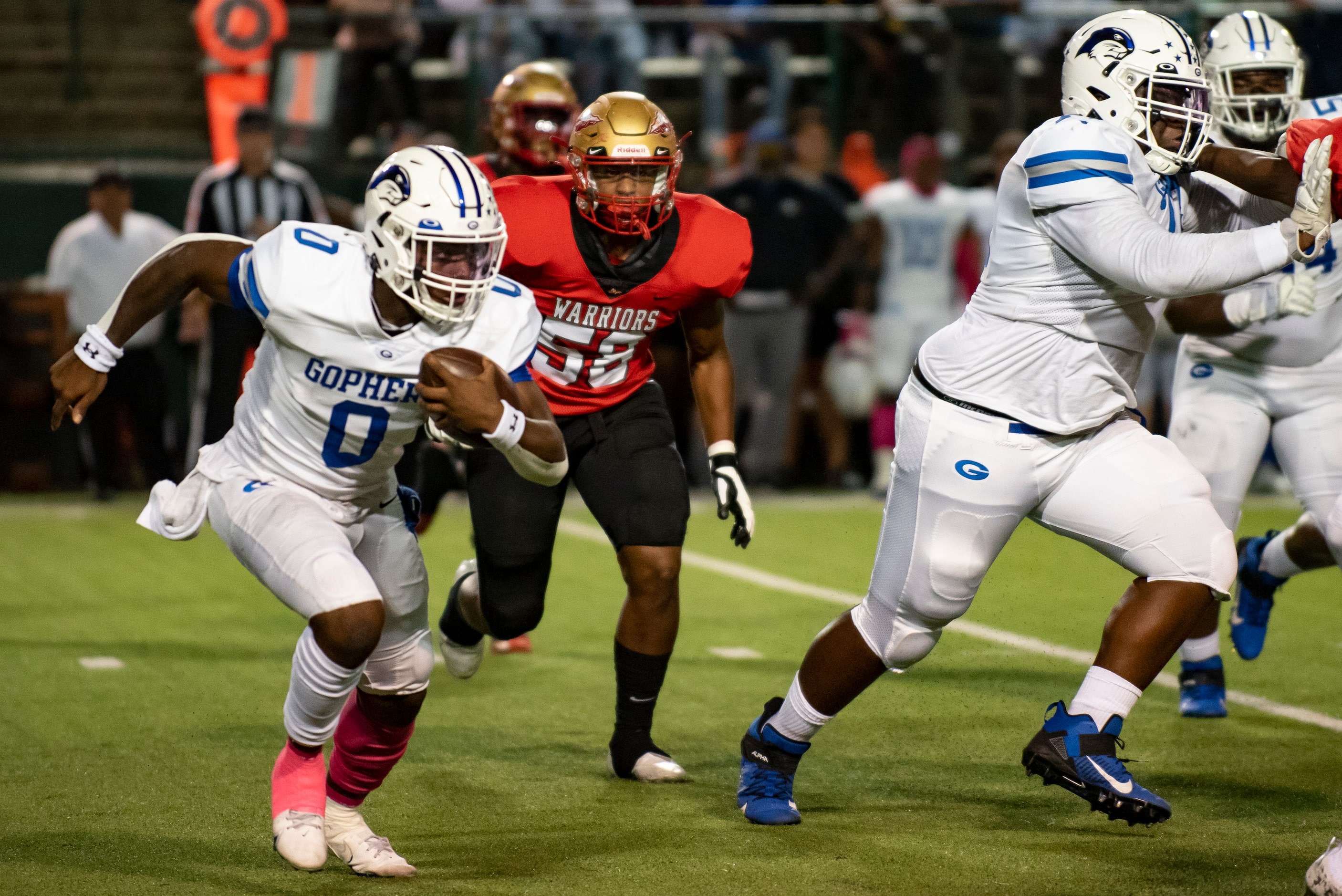 Grand Prairie senior Savion Red (0) rushes to the sideline to gain yardage during South...