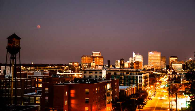 El eclipse en Richmond, Virginia, Estados Unidos.