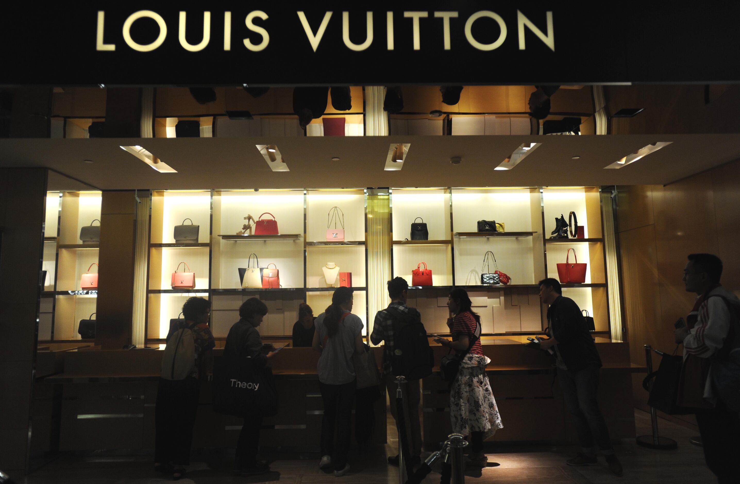 I was invited to visit @Louis Vuitton's newest lounge located