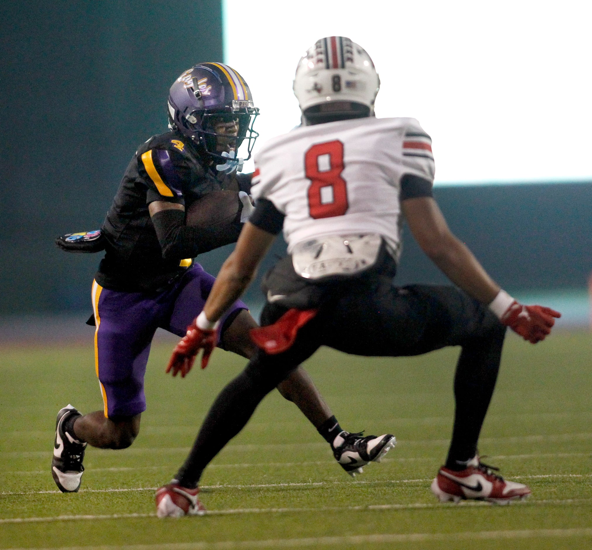 Richardson receiver Dameon Crowe (4), left, pulls in a pass before he is pursued by Irving...