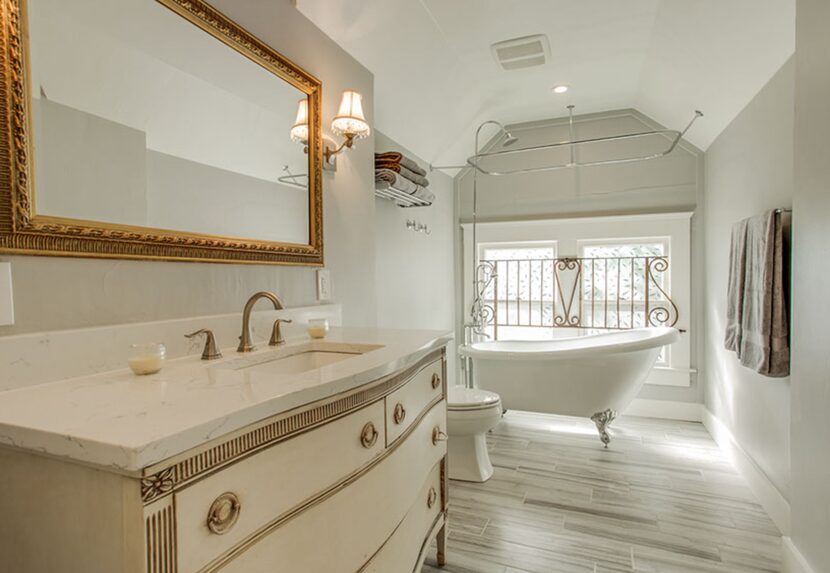 Bathroom reno with a claw-foot tub