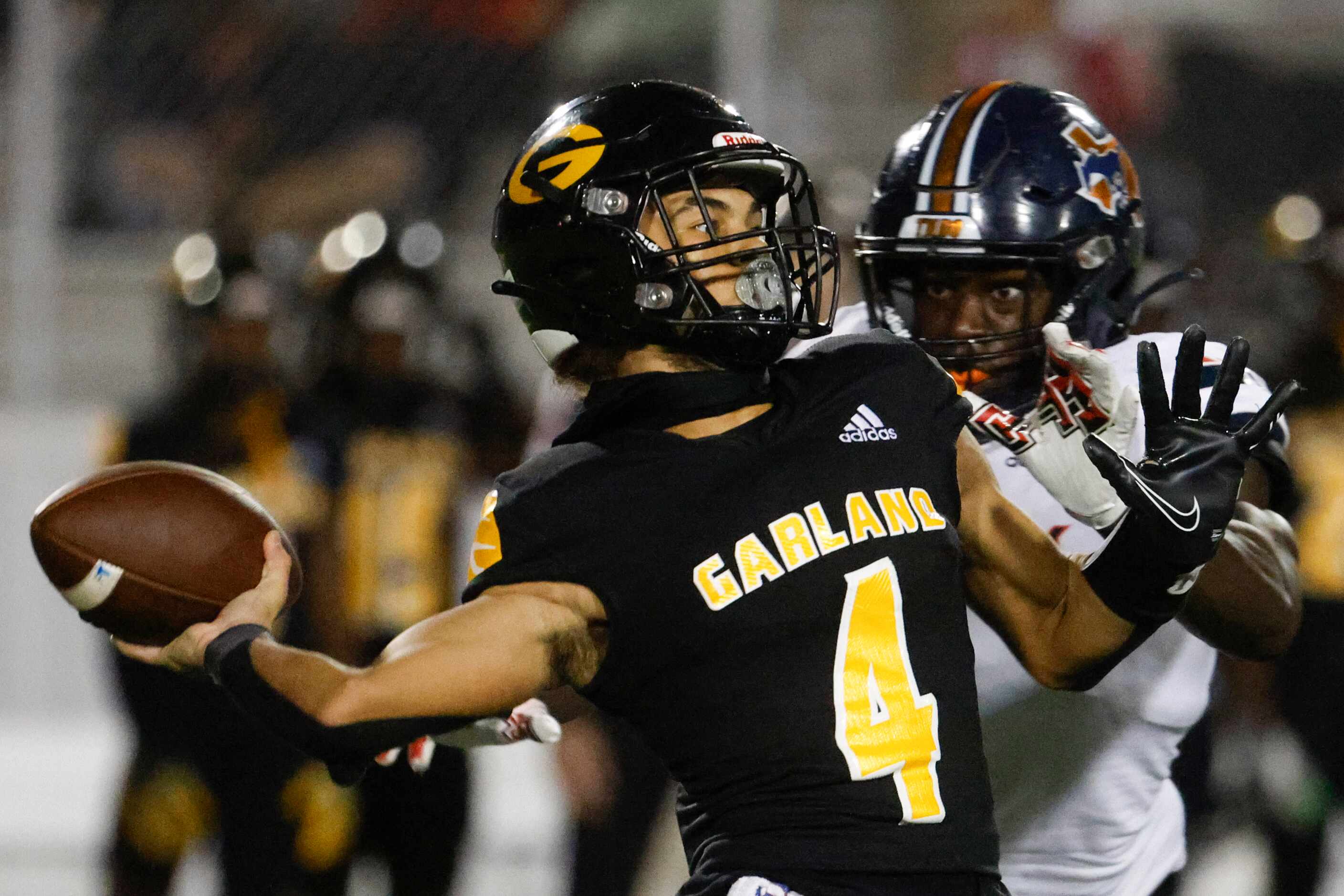 Garland High School’s QB Jayden Norwood (4) throws the ball past Sachse high school’s Cheta...