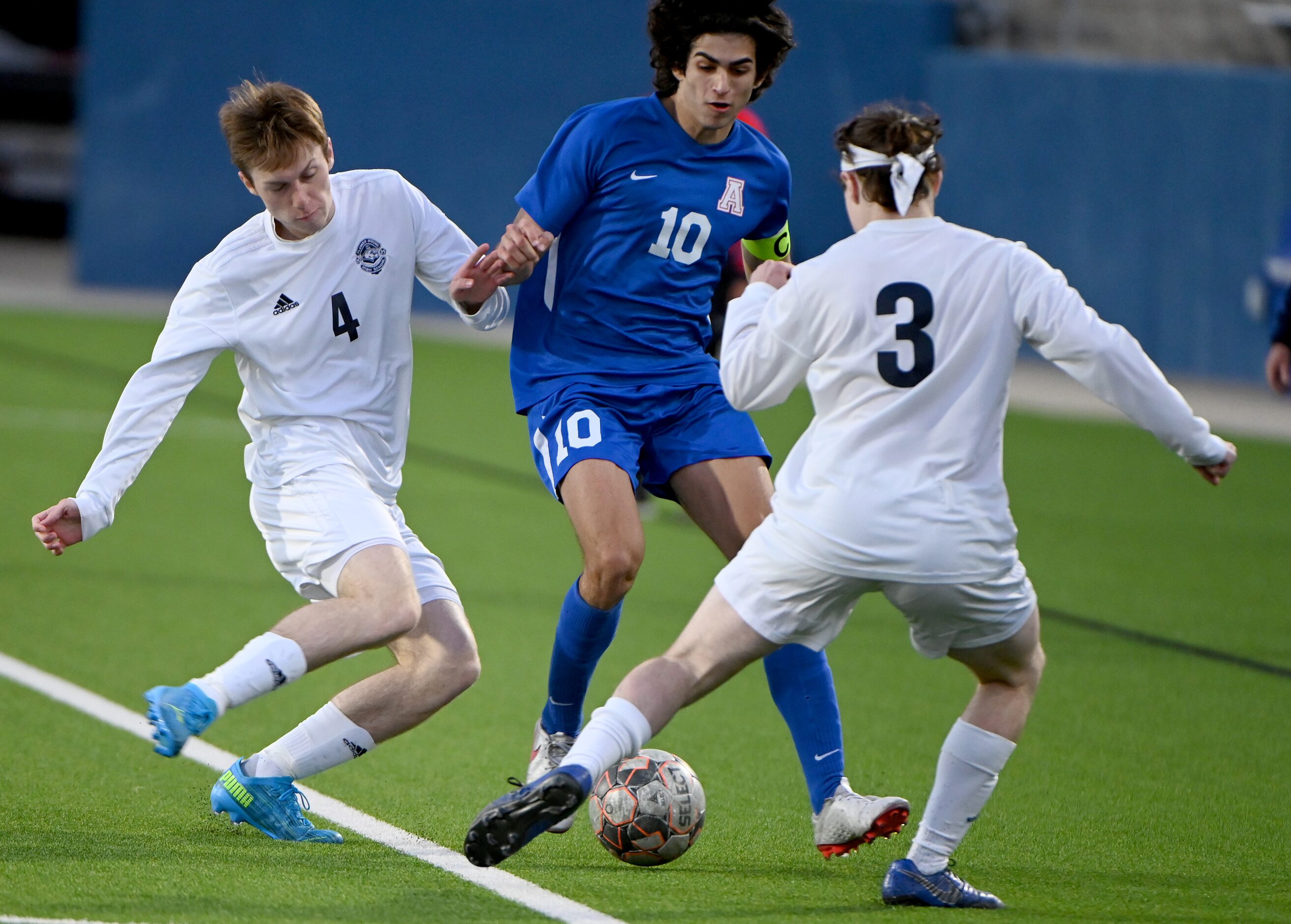 Allen’s Sam Presser (10) dribbles between Flower Mound’s Sean Cousins (4) and Jack Monson...