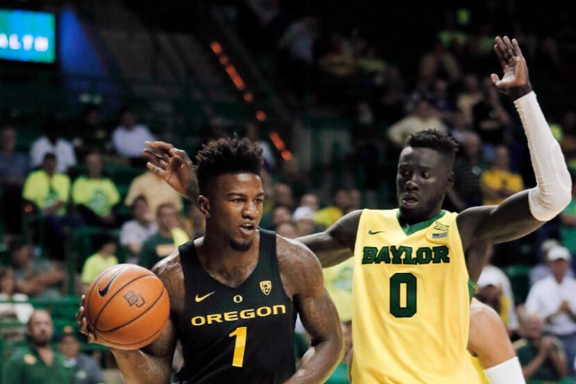 Oregon forward Jordan Bell (1) drives the baseline to the basket as Baylor's Jo Lual-Acuil...
