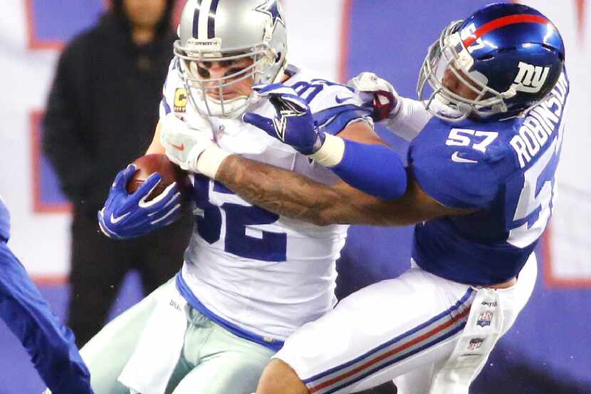 Dallas Cowboys tight end Jason Witten (82) tries to run past New York Giants linebacker...