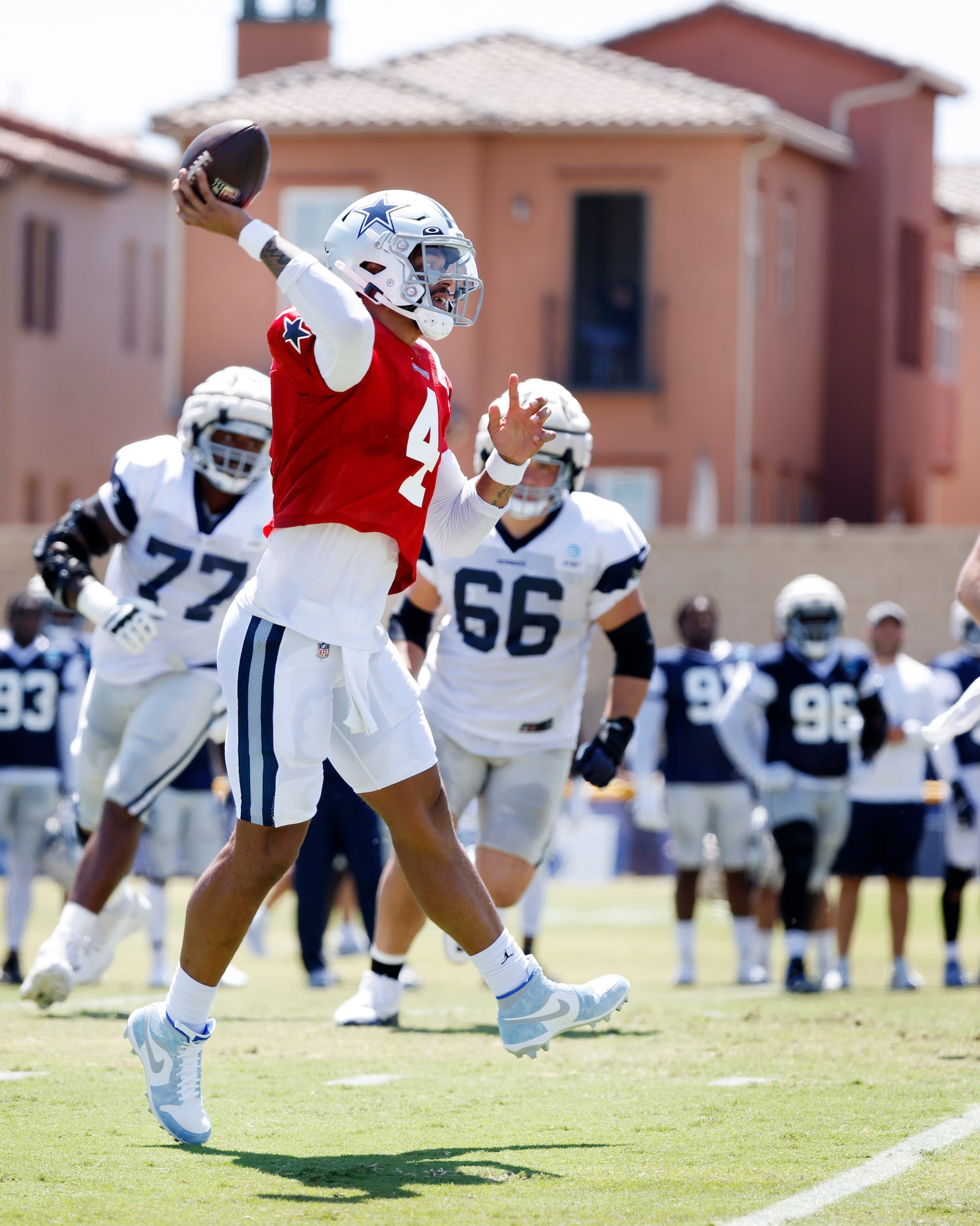 Dallas Cowboys quarterback Dak Prescott (4) rolls out before hitting tight end Dalton...