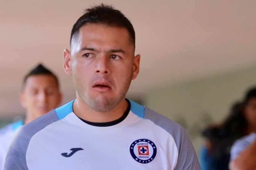 El defensa de Cruz Azul, Pablo Aguilar, se encuentra en un momento complicado de su carrera.