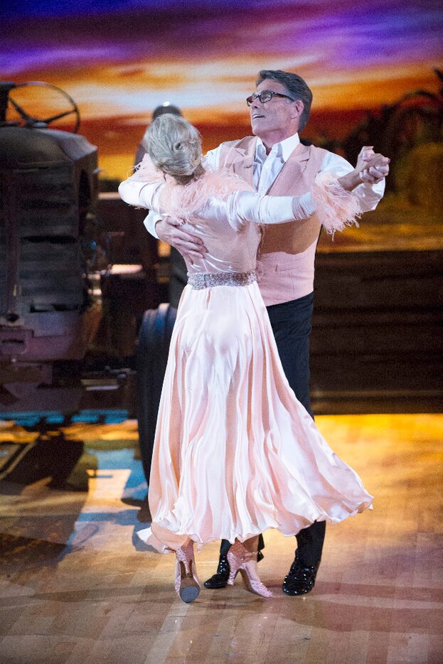 Rick Perry and Emma Slater dance to 'Green Acres' theme song in a not-so-great performance...