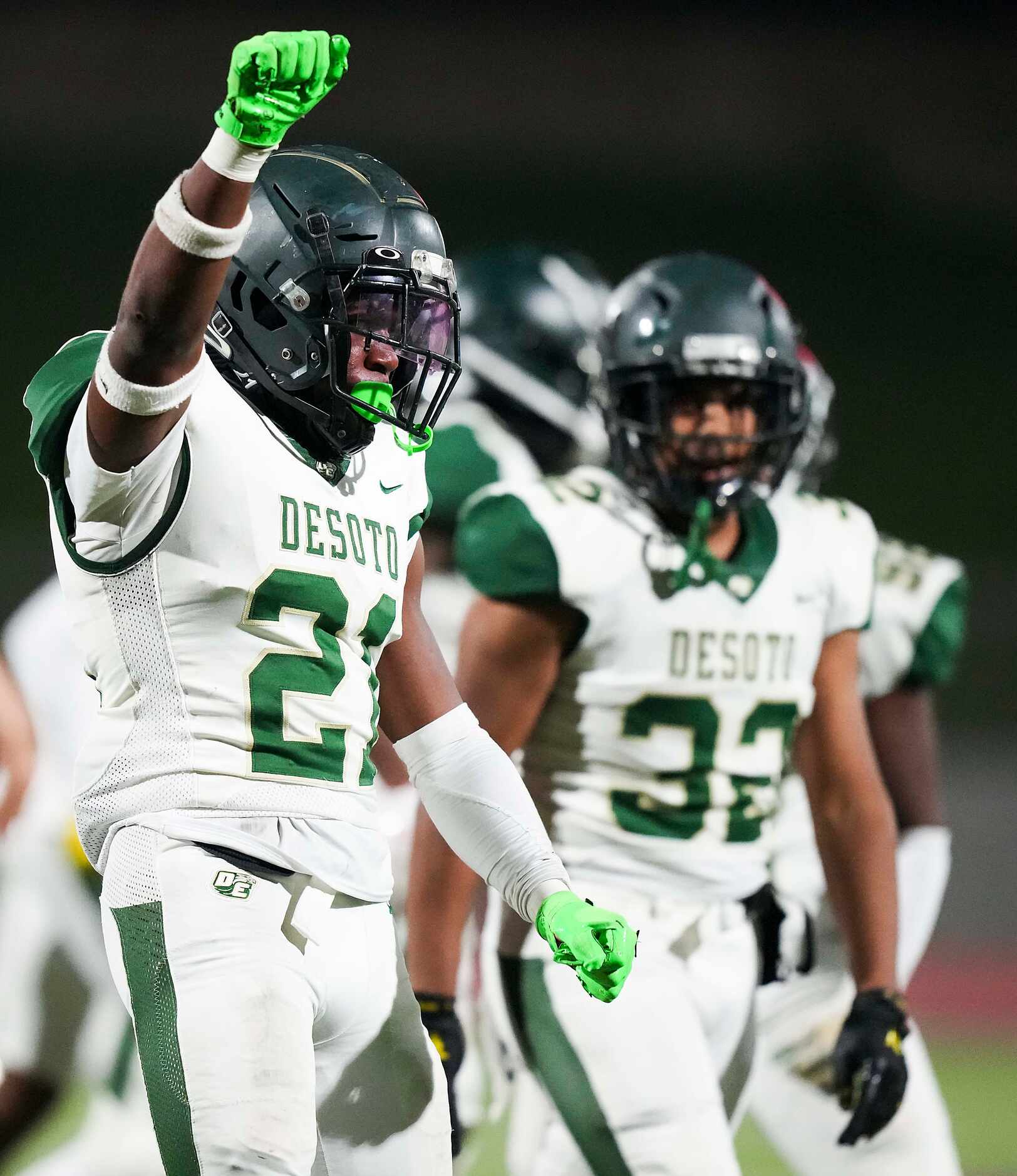DeSoto’s Jaylin Jones (21) celebrates a defensive stop during the first half of the Class 6A...