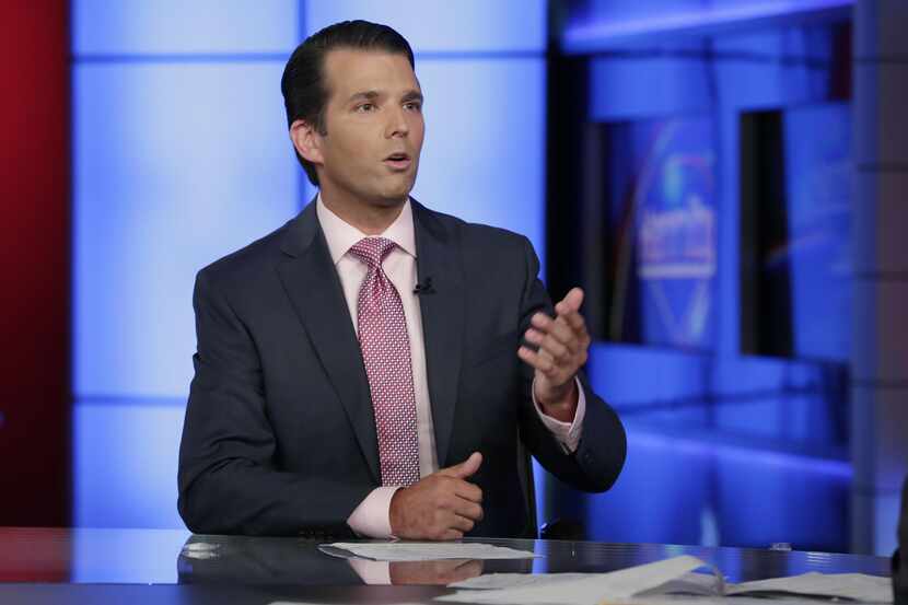 Donald Trump Jr. aparece durante una entrevista con Sean Hannity en su programa de nmoticias...