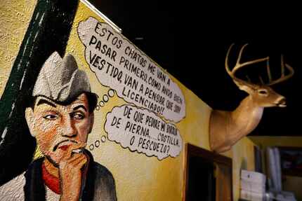 Otros murales pintados en el restaurante por el artista oaxaqueño Elio Martínez, son del...
