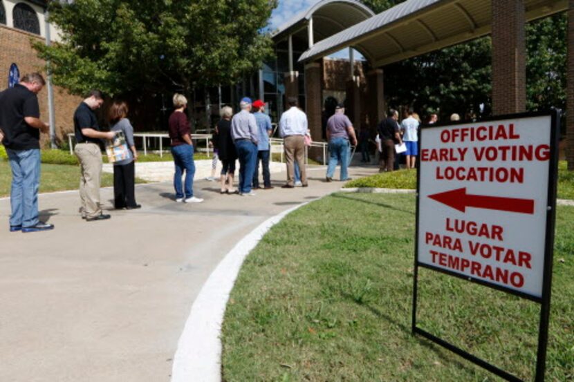 Votantes en Our Redeemer Lutheran Church. DMN