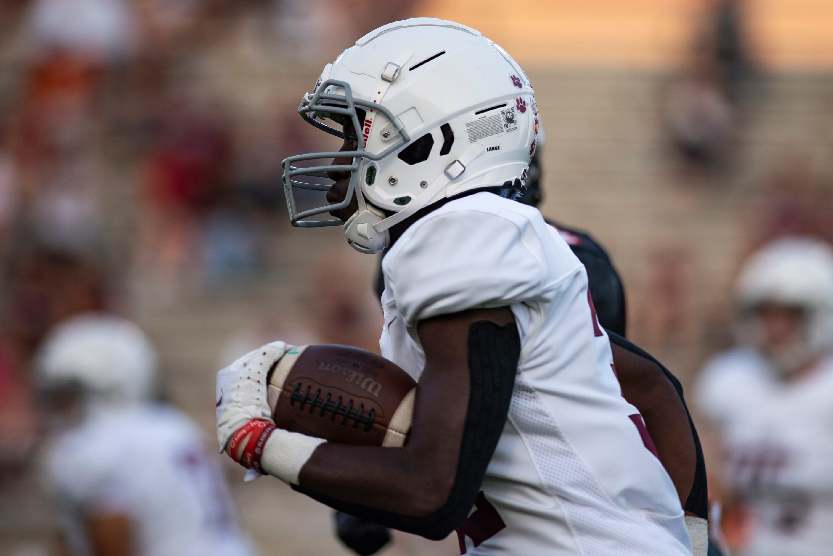 Plano Senior High School senior Ian Minter (32) gains yardage during Lake HighlandÕs home...