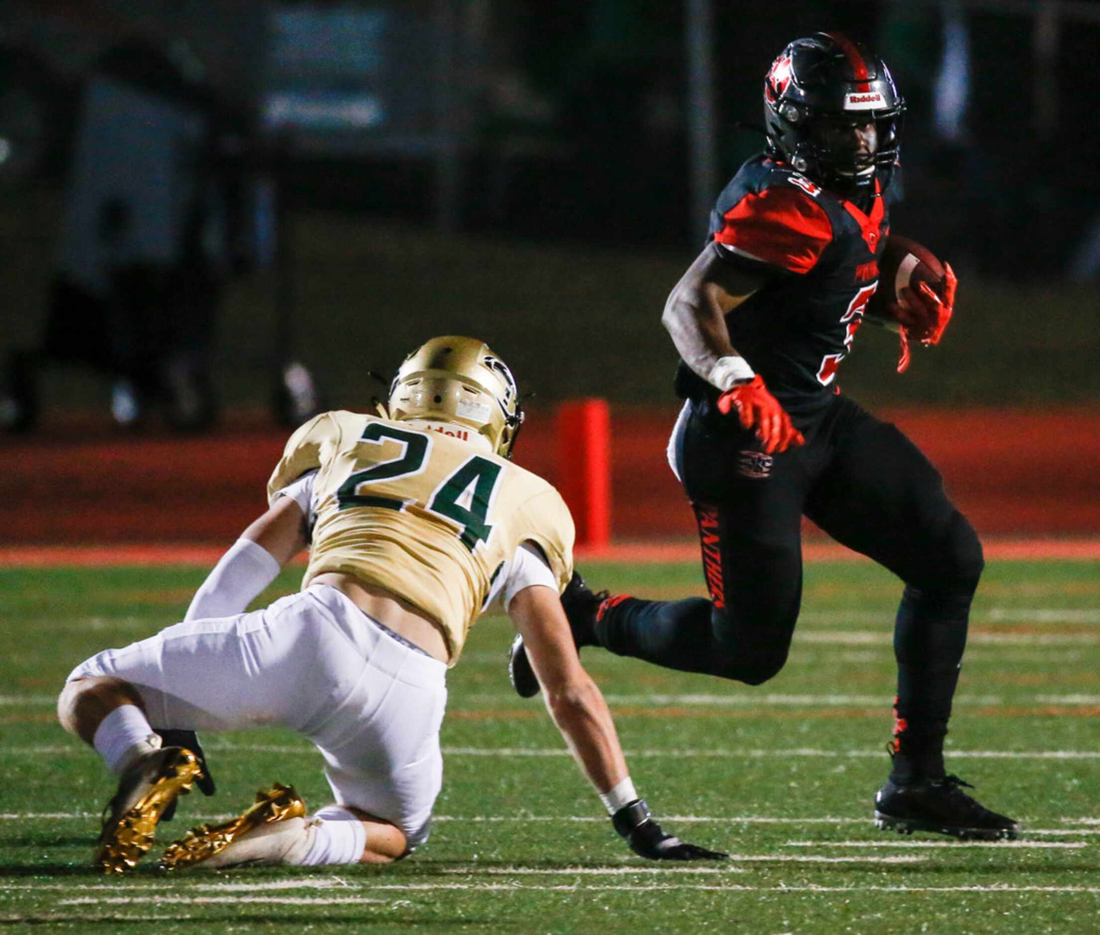 Colleyville Heritage wide receiver Isaac Shabay (3) makes a break around Birdville...