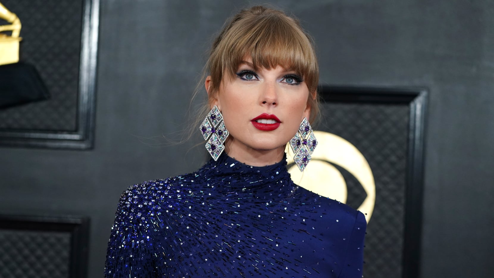 ARCHIVO - Taylor Swift llega a la 65a entrega anual de los premios Grammy el domingo 5 de...