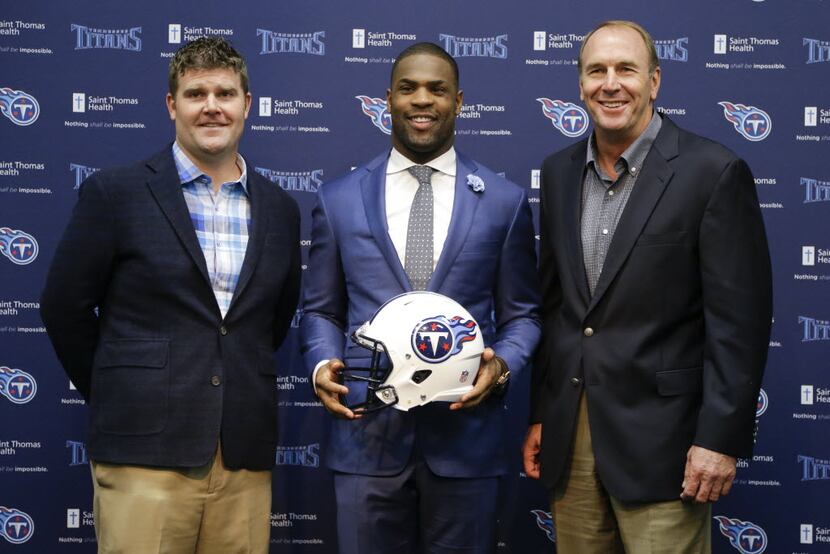 Tennessee Titans running back DeMarco Murray, center, poses with general manager Jon...