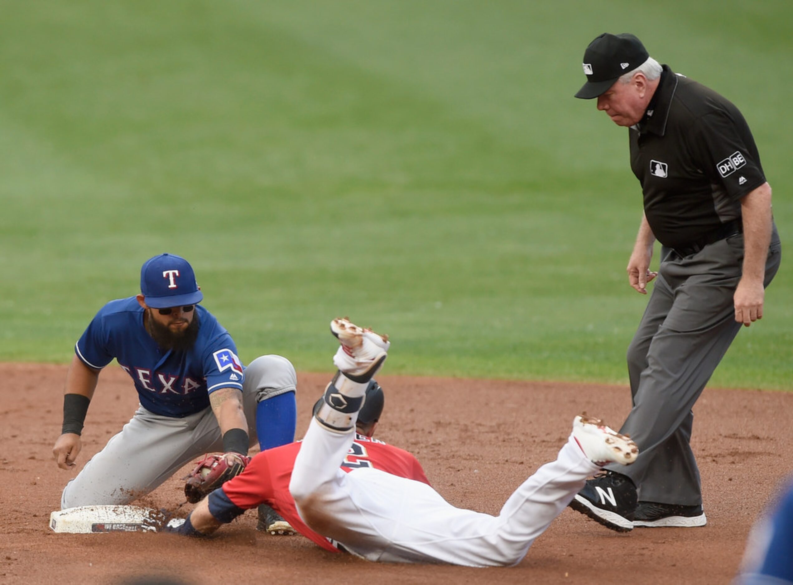 MINNEAPOLIS, MN - JUNE 22: Rougned Odor #12 of the Texas Rangers tags out Brian Dozier #2 of...