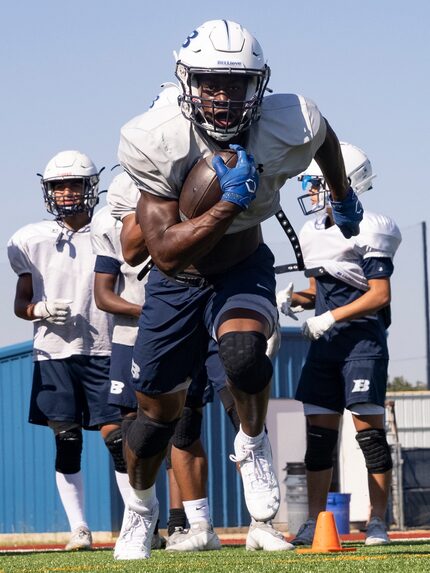 Hurst L.D. Bell running back Gracien Anto (8) runs drills during practice on Thursday, Sept....