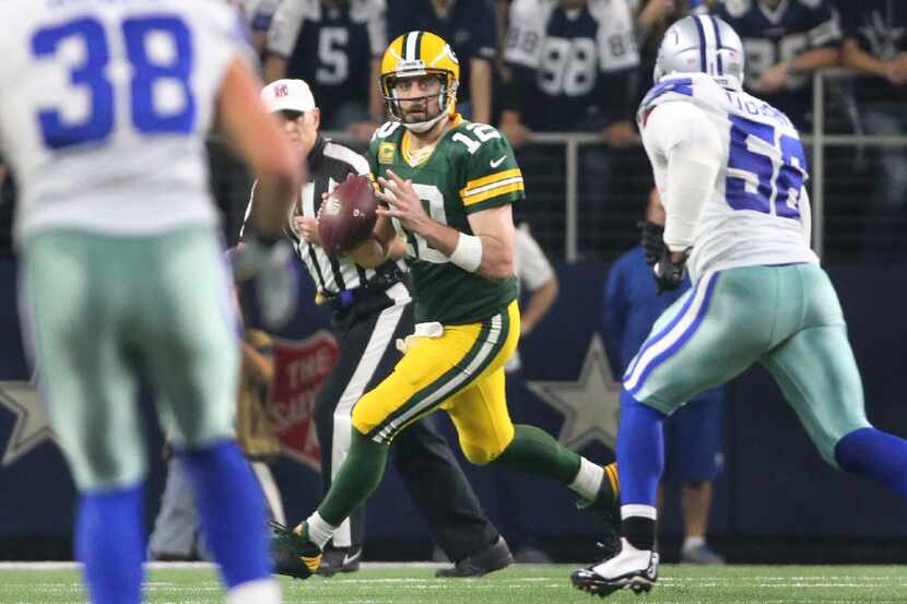 Green Bay Packers quarterback Aaron Rodgers (12) looks for a receiver in the fourth quarter...