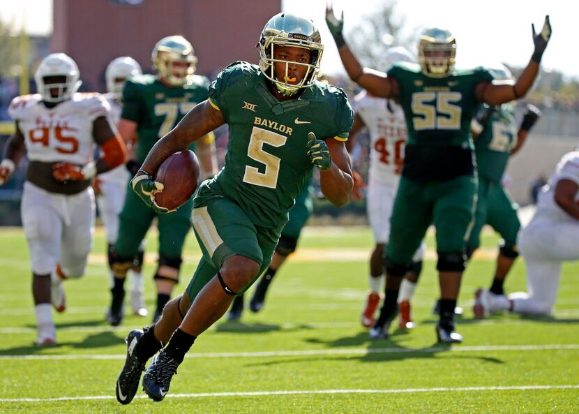 Baylor running back Johnny Jefferson (5) scores a touchdown against Texas during the second...