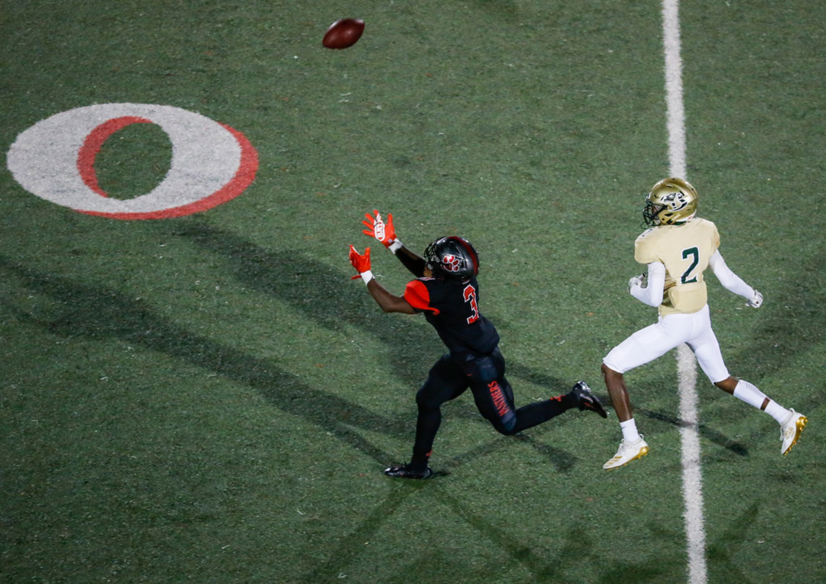 Colleyville Heritage wide receiver Isaac Shabay (3) reaches but fails to receive a pass over...