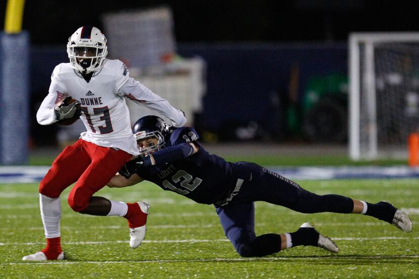 Bishop Dunne sophomore wide receiver Marquez Beason (13) evades a tackle from Liberty...