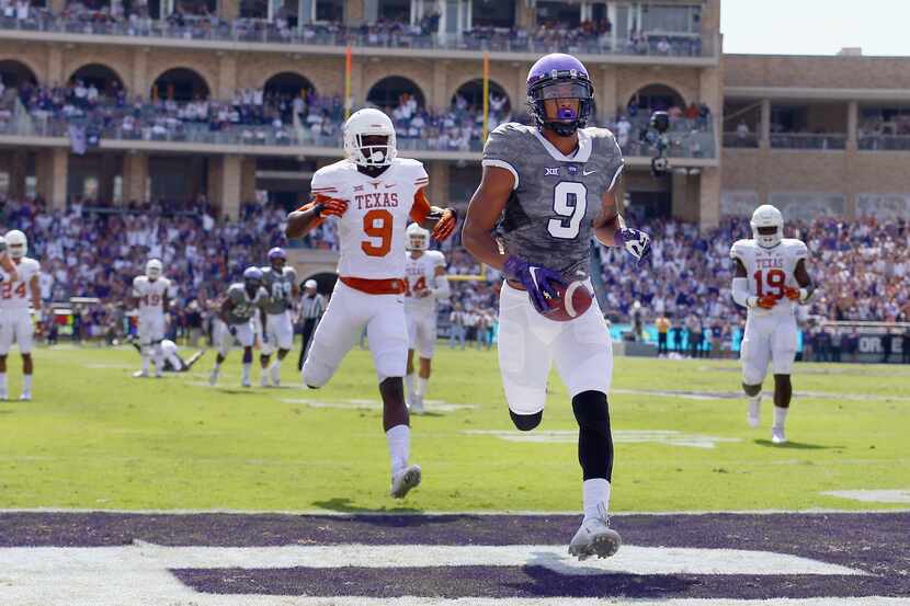 Josh Doctson #9 of the TCU Horned Frogs scores a touchdown against Davante Davis #9 of the...