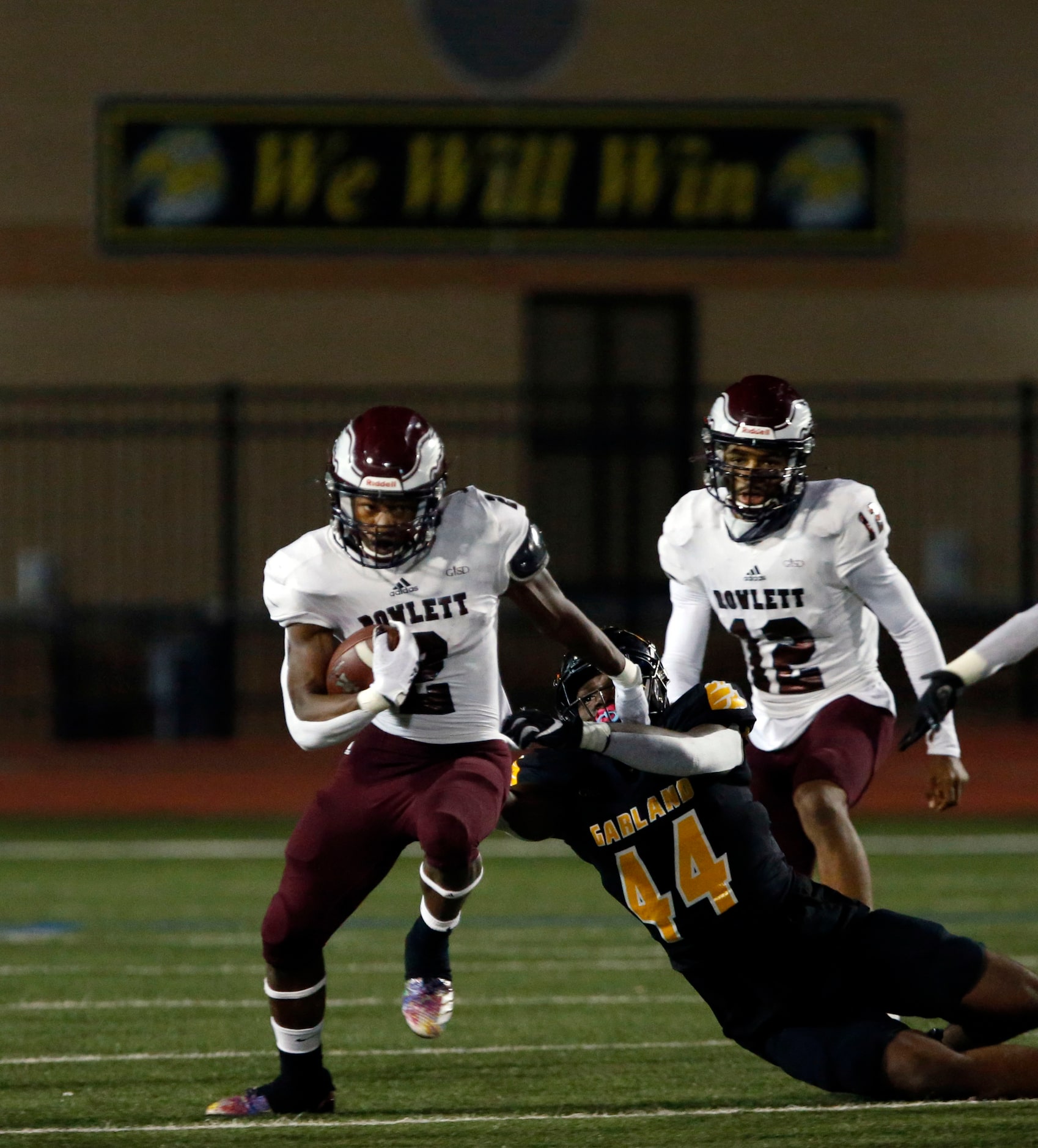 Rowlett’s D’Wonyae Newton (2) scrambles from Garland defender Scotty Johnson (44) during the...