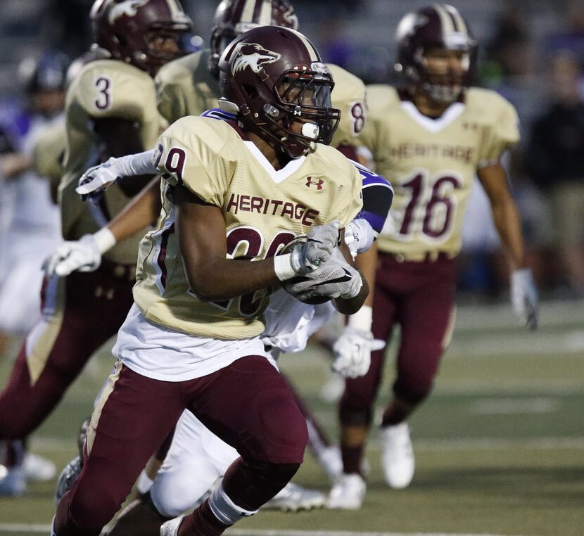 Heritage running back Andrew Henry (29) returns a kickoff in the first quarter as Frisco...