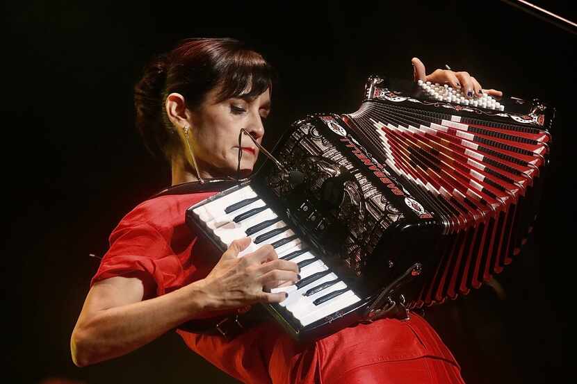 Julieta Venegas presenta su nuevo álbum "Tu Historia".