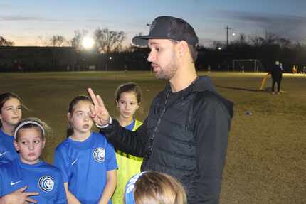 Juan Ignacio Beracochea, entrenador venezolano en el Dallas Cosmos Soccer Club, da...