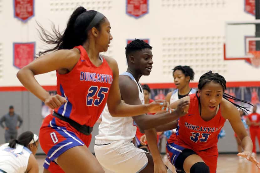 Duncanville guard Nyah Wilson (33) drives around the defense of Skyline's Takaylan Busby...