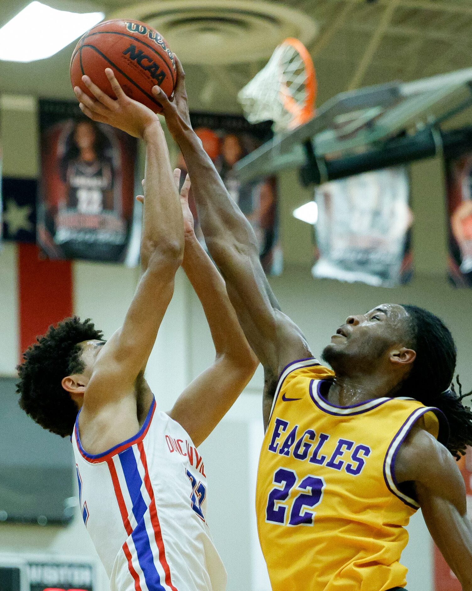 Richardson guard Cason Wallace (22) blocks the shot of Duncanville forward Davion Sykes (22)...