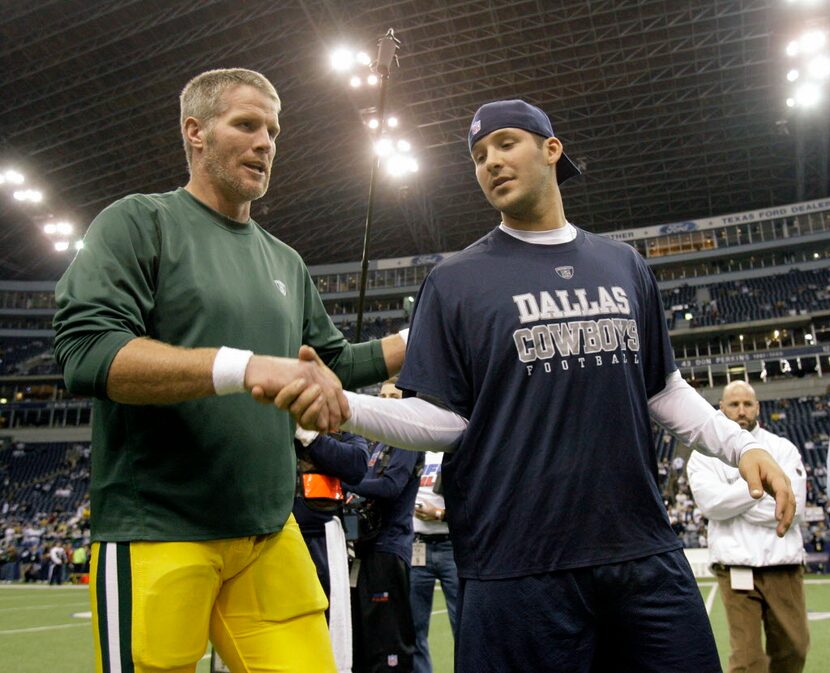 ORG XMIT: IRV101 Green Bay Packers quarterback Brett Favre, left and Dallas Cowboys...