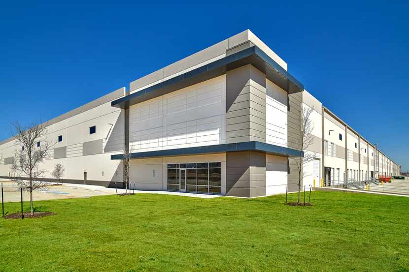 Atlanta-based MDH Partners purchased a South Fort Worth warehouse leased to Samsung.