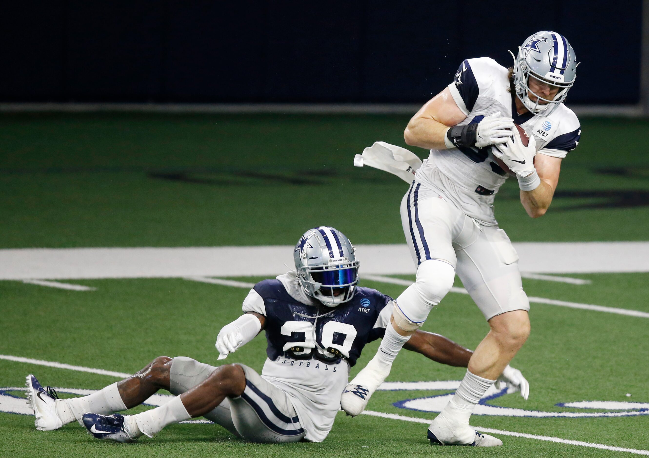 Dallas Cowboys tight end Blake Jarwin (89) catches a pass in front of Dallas Cowboys...