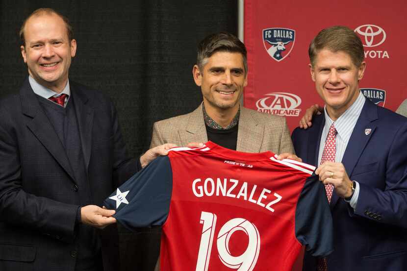 Luchi Gonzalez, center, receives a jersey from FC Dallas President Dan Hunt, left, and CEO...