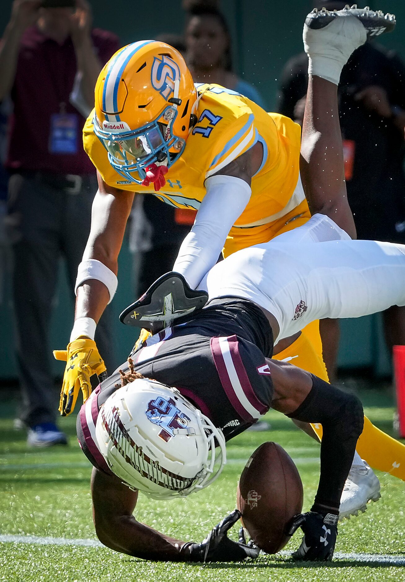 TSU wide receiver AJ Bennett (4) dives into the end zone for a touchdown past Southern...