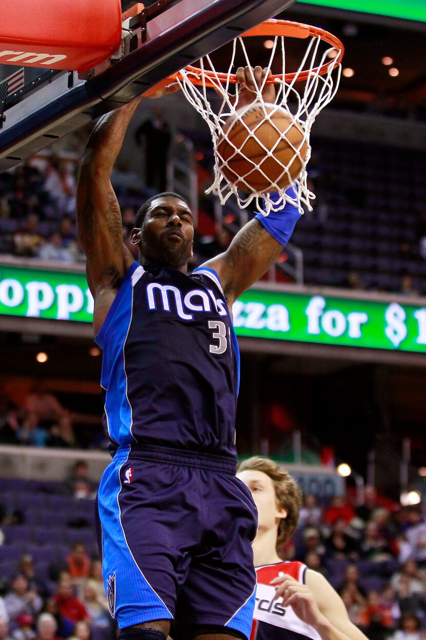 January 1, 2013; Washington, DC, USA;  Dallas Mavericks shooting guard O.J. Mayo (32) dunks...