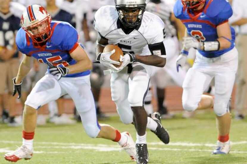 Irving Nimitz's JJ Gaines (5) runs past Richardson Pearce's Sam Dempsey (15) and Bryce...