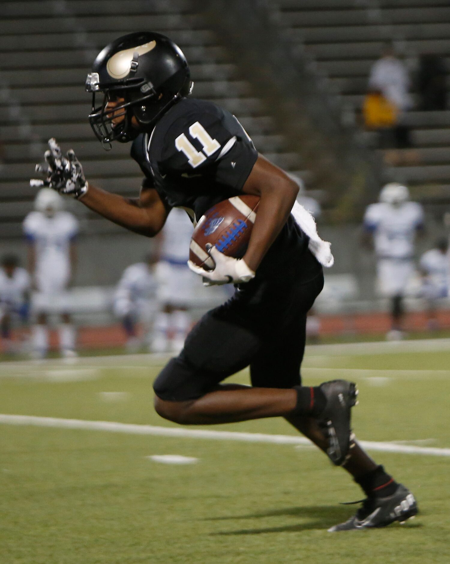 Dallas Pinkston cornerback Michael Langdon (11) scampers down the sideline enroute to a...