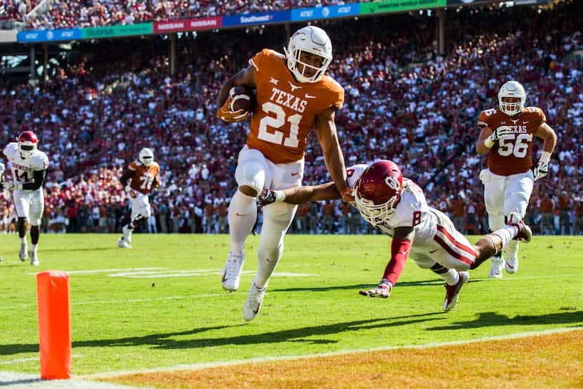 Texas Longhorns running back Kyle Porter (21) runs to the end zone for a touchdown ahead of...