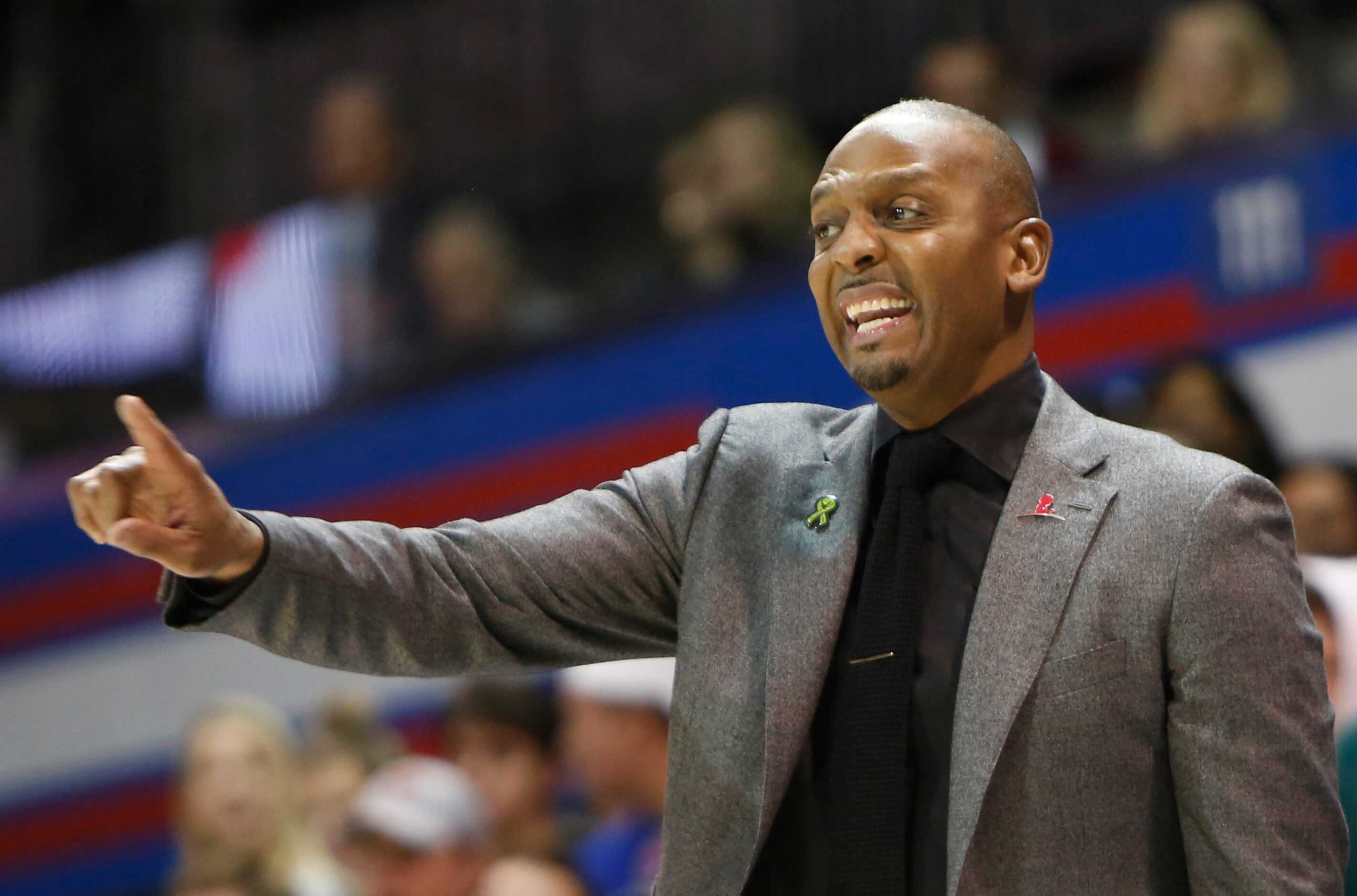 Memphis head coach "Penny" Hardaway directs his players during first half action against...