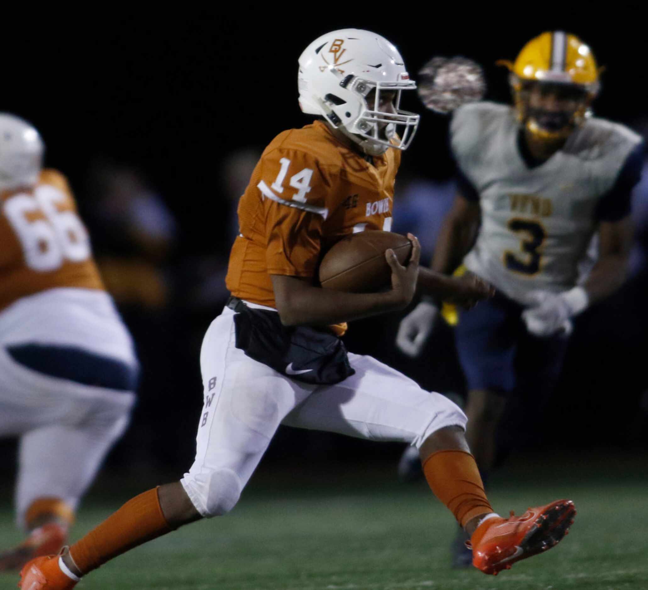 Arlington Bowie quarterback Trevor Ponder (14) cuts laterally as he runs for a first down as...
