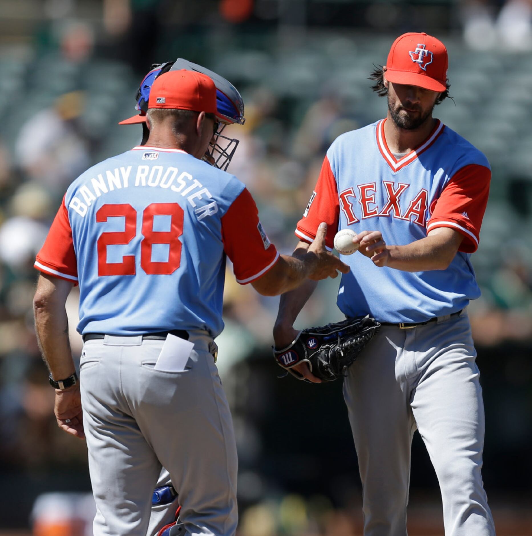 08 Apr, 2018: Texas Rangers el abridor Cole Hamels #35 lanzó 5